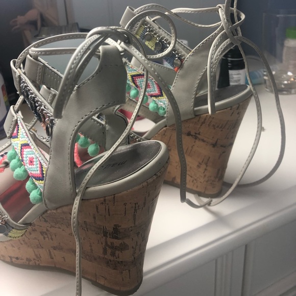 Madden Girl Wedges - Picture 3 of 5